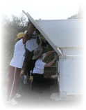 Personnel dismantle wind-profiling radar on Isla San 
Cristóbal in the Galápagos.